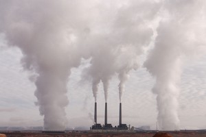 La carbon tax alle frontiere continua a far discutere in Europa (ANSA)