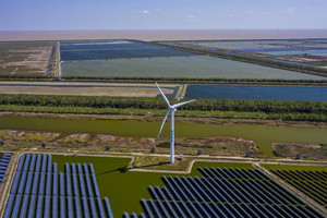 Impianti di produzione di energia rinnovabile (ANSA)
