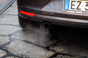 Trovata l'intesa, stop alle auto inquinanti dal 2035 (ANSA)