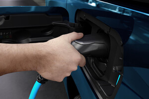 Primo ok del Pe a stop vendita auto a benzina e diesel dal 2035 (ANSA)