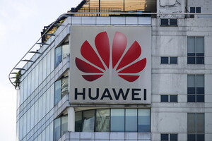 L'Ue verso il divieto di usare Huawei per le reti 5G (ANSA)