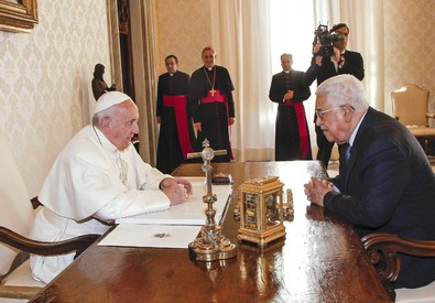 Papa Bergoglio e Abu Mazen (ANSA)