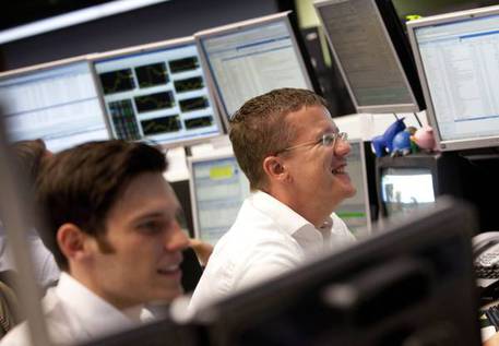Operatori di Borsa in una foto d'archivio © EPA