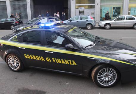 Un auto della Guardia di Finanza, foto di Stefano Porta © ANSA 