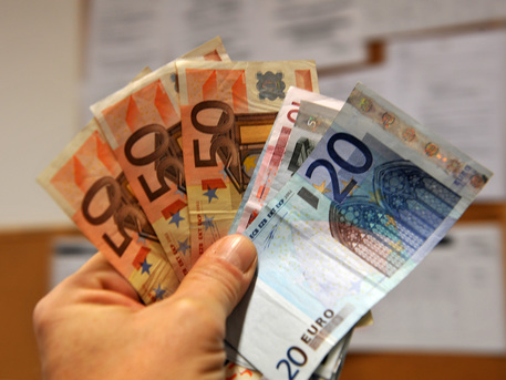 Euro in banconote © ANSA