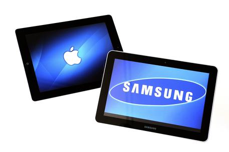 Due tablet di Samsung e Apple © ANSA 