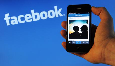 Facebook lancia tasto 'salva', le notizie si leggono dopo © ANSA