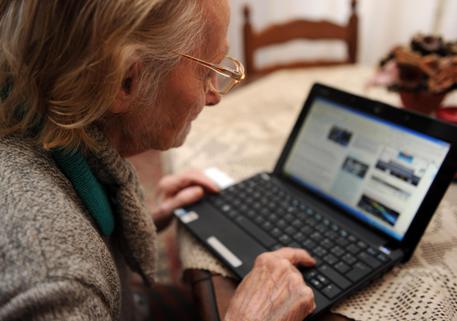 In arrivo generazione di 'anziani digitali' © ANSA