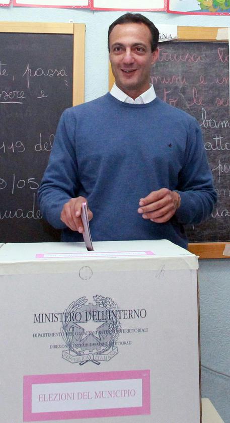 Marcello De Vito, già candidato nel 2013, in una foto d'archivio al voto a quelle elezioni © ANSA