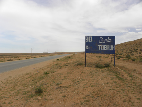 Immagine dell'autostrada nel deserto, da Ajdabiya a Tobruk © ANSA 