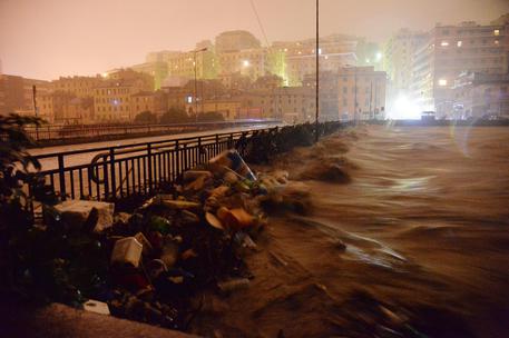 Genova, viaggio nella città di fango. Dolore e rabbia © ANSA