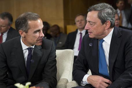 Il presidente della Bce a colloquio con il governatore della Banca d'Inghilterra Mark Carney © EPA