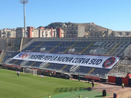Calcio: la nuova Curva sud dello stadio Sant'Elia © ANSA