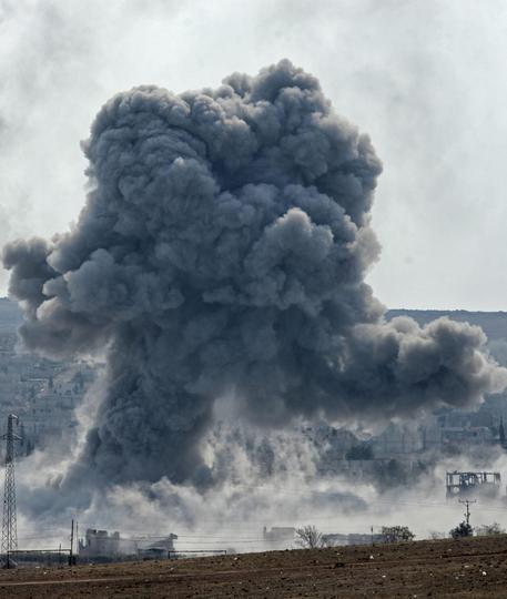 Rinforzi ai curdi entro 24 ore, 150 peshmerga a Kobane © EPA