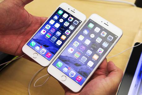 Boom iPhone spinge Apple, vola l'utile © EPA