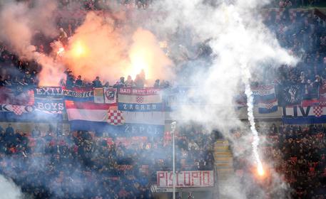 Italia-Croazia, petardi esplosi dai tifosi croati durante la partita © ANSA
