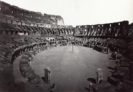 Interno del Colosseo, 1870 circa. ANSA/Raccolte Museali Fratelli Alinari, Firenze © ANSA
