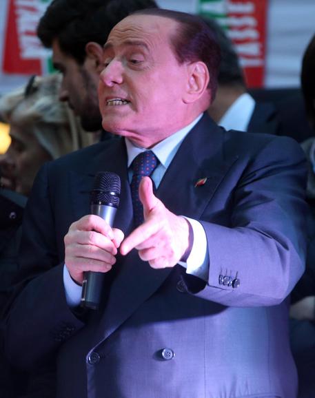 Silvio Berlusconi in piazza San Fedele a Milano sabato 29 per la manifestazione 
