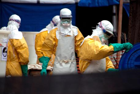 Emergenza Ebola: personale medico in Guinea © EPA