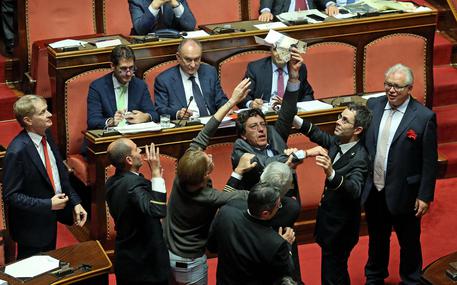 Sblocca Italia è legge, ok fiducia con bagarre al Senato © ANSA