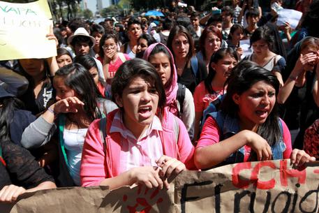 Messico, sospettati confessano: 'Studenti uccisi, bruciati vivi' © EPA
