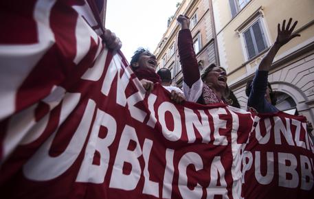 Un momento della manifestazione unitaria del pubblico impiego a Roma l'8 novembre 2014 © ANSA 