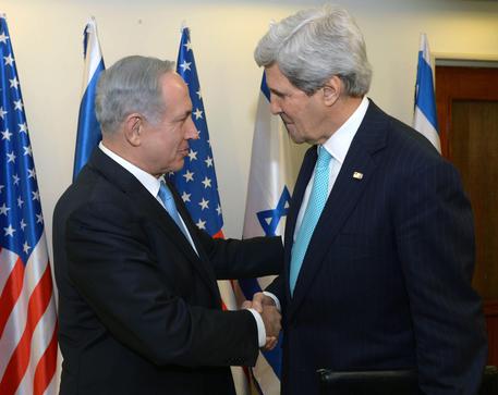 Benjamin Netanyahu e John Kerry (archivio) Ansa/ Amos Ben Gershom © EPA