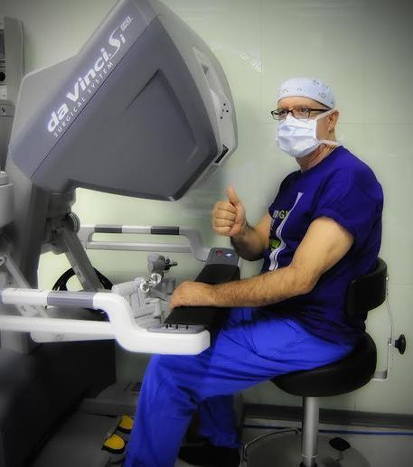 Intervento chirurgico con robot a Cagliari © ANSA