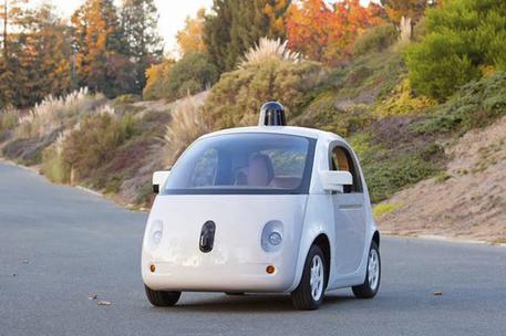 Ecco la nuova auto di Google, si guida da sola grazie a computer e sensori © EPA