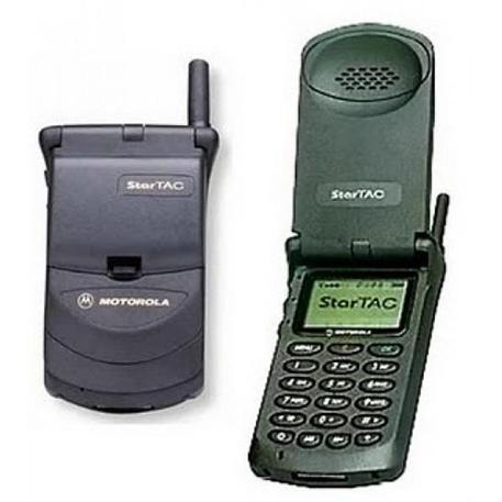 StarTac Motorola, il primo 'flip phone' © ANSA