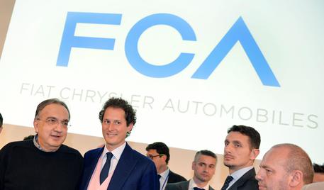 Sergio Marchionne e John Elkann al termine dell'assemblea degli azionisti Fiat © ANSA