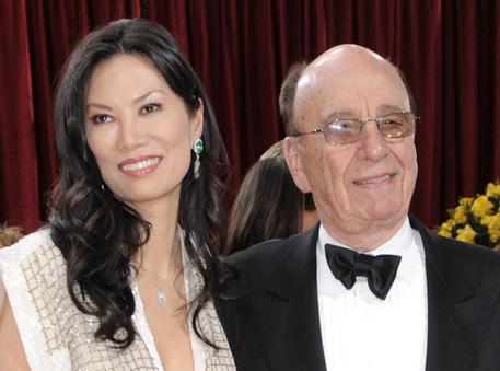 Wendi Deng con l'ex marito Rupert Murdoch © EPA