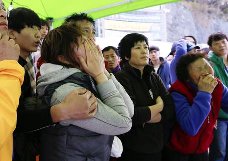 Corea del Sud, i familiari delle vittime del traghetto © EPA