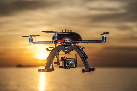 Per guidare i droni serve patentino © ANSA