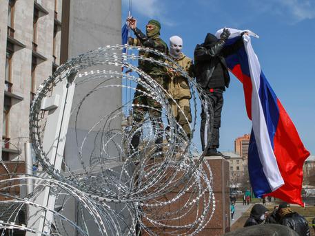 Filorussi proclamano Repubblica di Donetsk © EPA