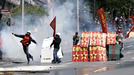 Turchia, scontri a Istanbul in piazza Taksim © EPA