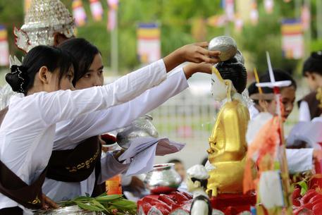 Myanmar people celebrate Kasone Festival © EPA