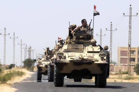Mezzi blindati dell'esercito egiziano. © ANSA 