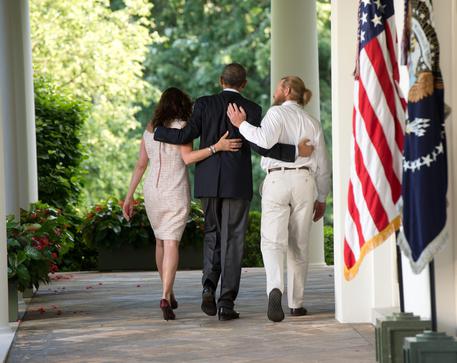 I genitori di Bowe Bergdhal con Obama durante l'annuncio della liberazione © EPA