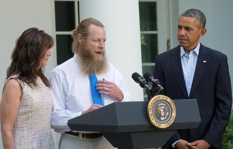 Obama annuncia la liberazione di Bowe Bergdahl con i suoi genitori © EPA