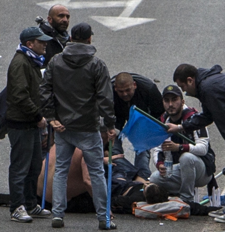 Ciro Esposto rimane gravemente ferito dopo gli scontri a Tor di Quinto prima della finale di Coppa  Italia tra Napoli e Fiorentina, 3 maggio 2014 © ANSA