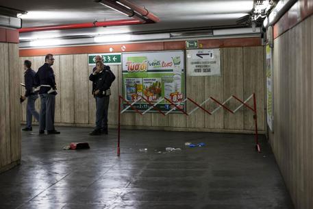 Morto dopo borseggio in metropolitana, giallo a Roma © ANSA