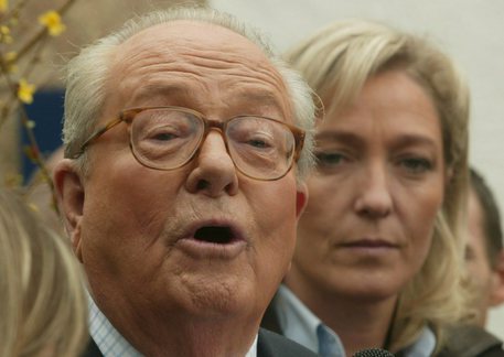 Jean-Marie Le Pen e la figlia Marine in un'immagine d'archivio © ANSA