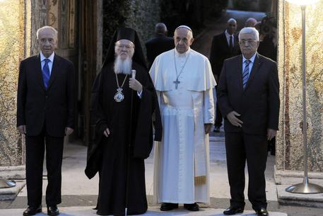 Shimon Peres, Bartolomeo II, Papa Francesco e Abu Mazen © EPA