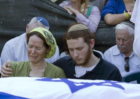 Dolore e rabbia ai funerali di Gilad, Naftali, Eyal © EPA