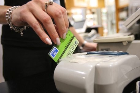 Multe a chi rifiuta bancomat e carte di credito © ANSA