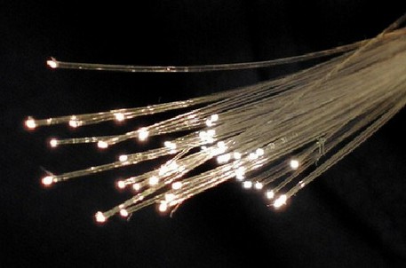 Le tradizionali fibre ottiche (fonte: BigRiz) © Ansa