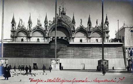 La Basilica di San Marco protetta contro i bombardamenti © ANSA