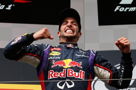 la gioia di Ricciardo per la vittoria al Gp di Ungheria © EPA