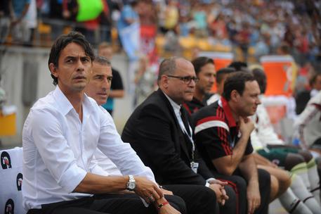 Filippo Inzaghi (s) in panchina durante Milan-Manchester City a Pittsburgh in Guinness Cup © EPA